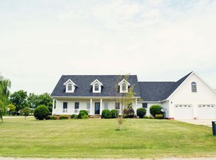 303 S New St, Gifford, IL