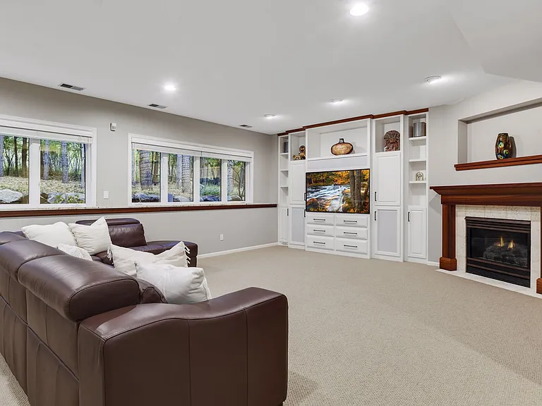 4390 Trillium Ln W — Photo 33