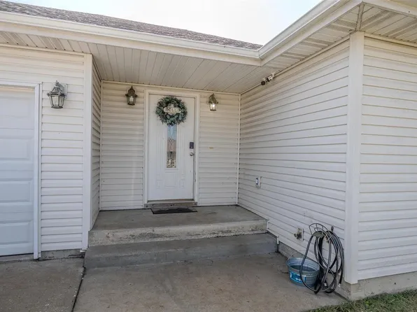 1228 Applelane Dr, Lebanon, MO 65536