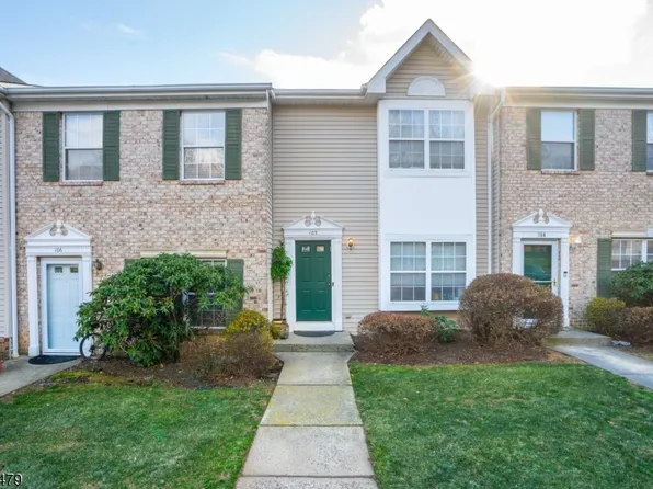 105 Tallwood Ln, Green Brook Twp., NJ 08812