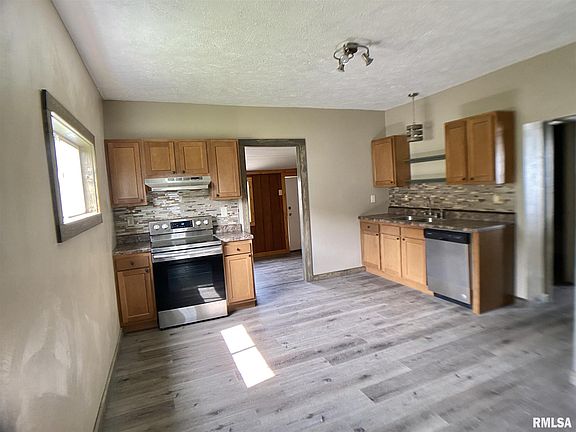 5th image of 207 W Sylvia Ave