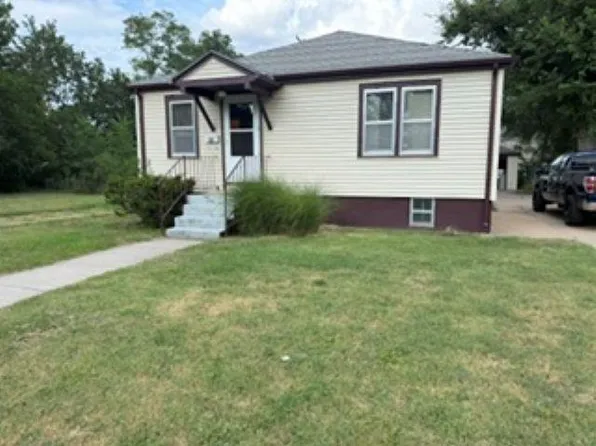 131 S 12th St, Salina, KS 67401