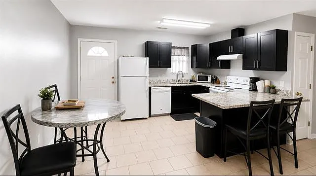 2 bed, 1.0 bath, 970 sqft, $1,400 — Photo 3