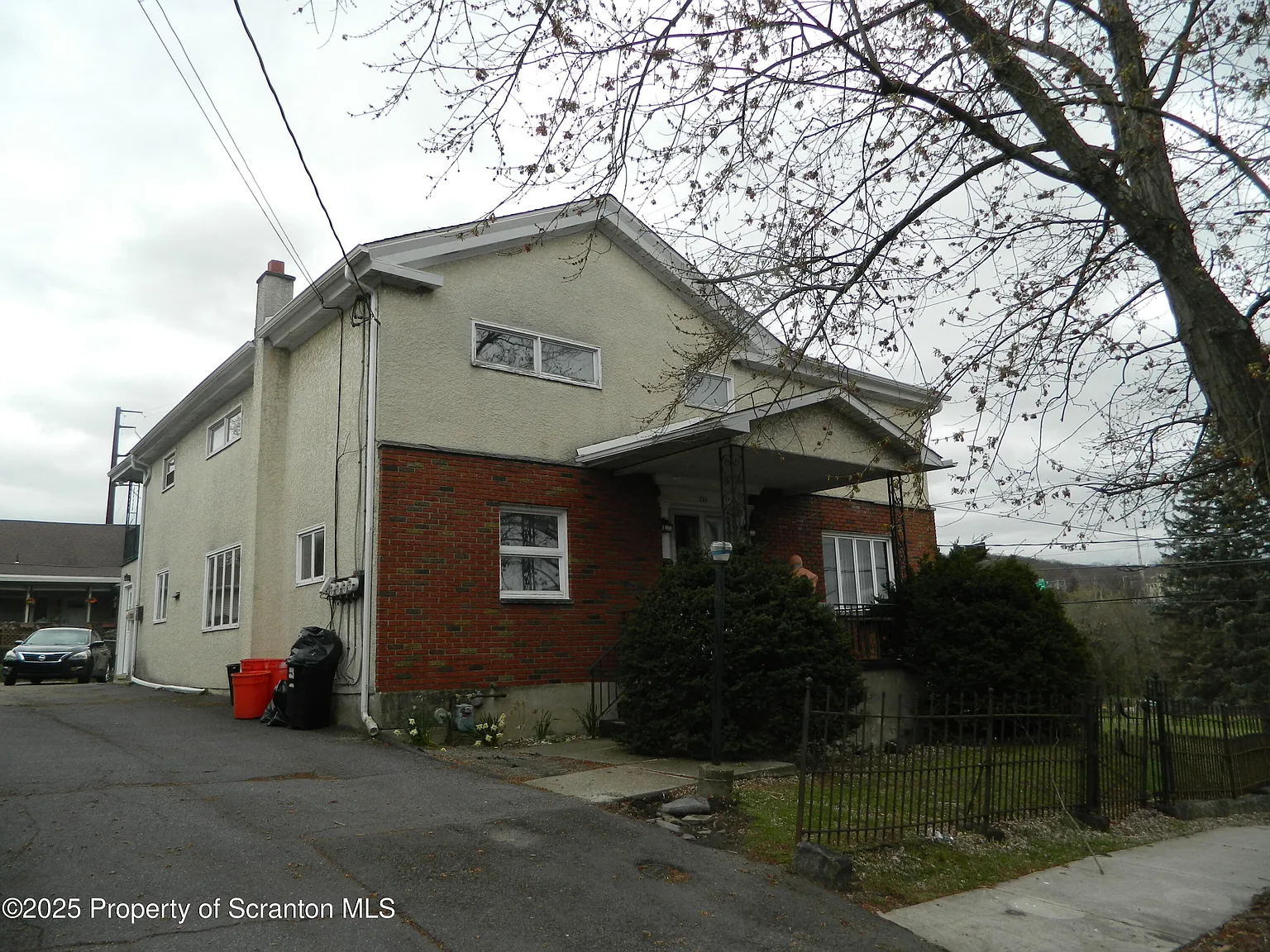 715 Smith St photo 1