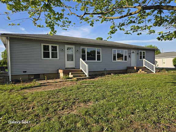 2nd image of 220 Lewis Rd