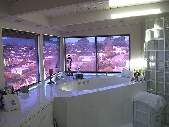Master Jacuzzi Waterfront