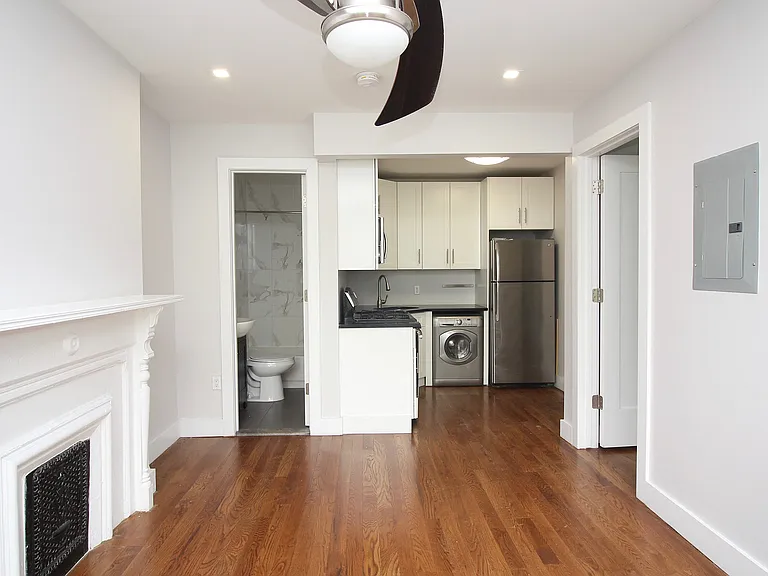 135 Decatur St #2R — Photo 4