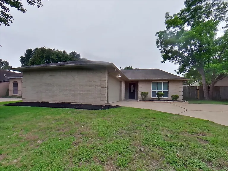 2011 Marlberry Ln — Photo 1