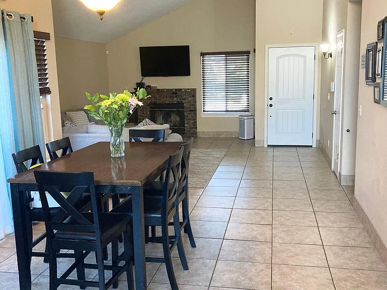 3564 W Princeton Ave — Photo 4