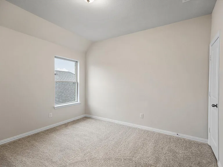 2036 Almassera Dr — Photo 25