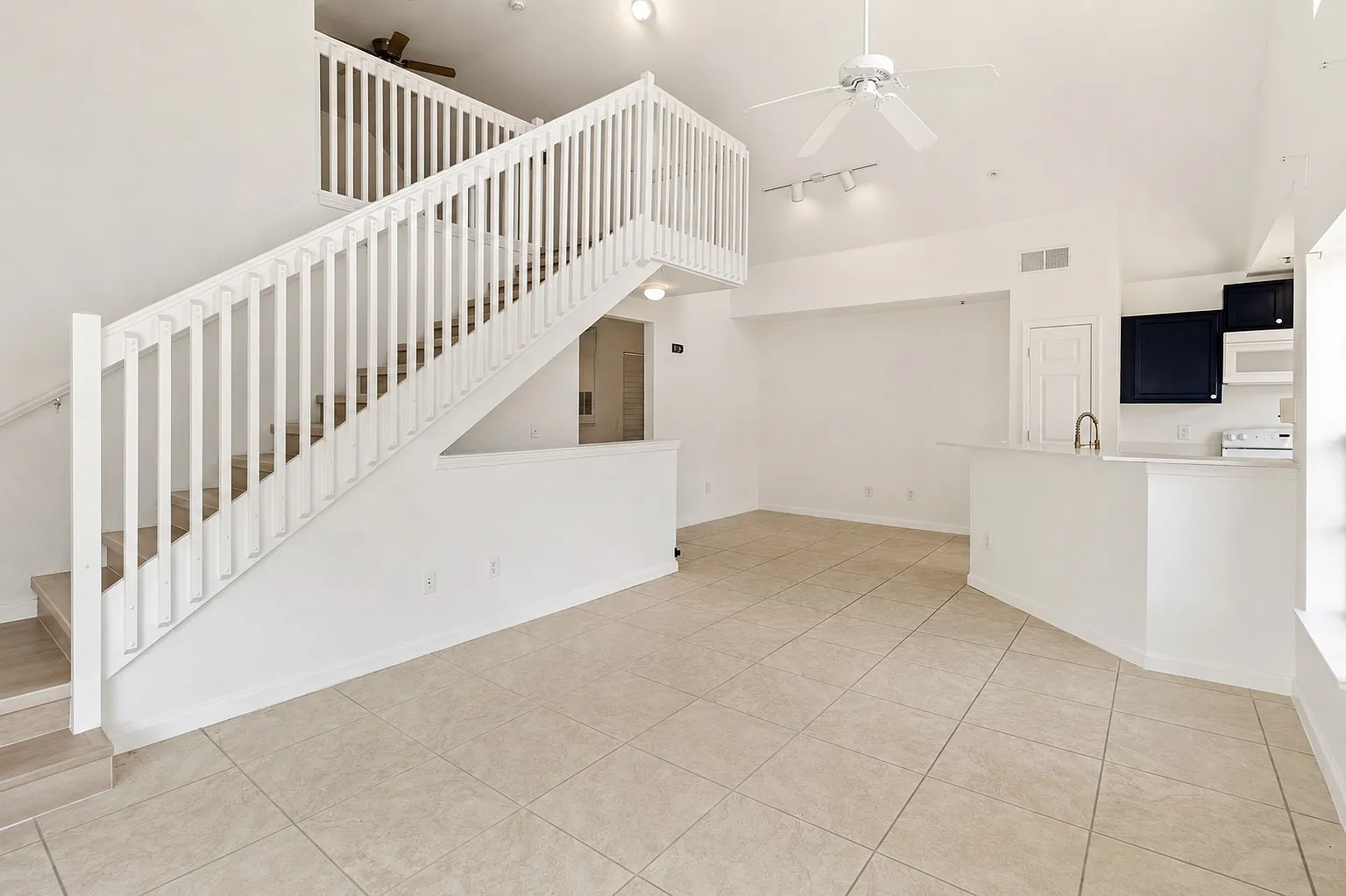 2 bed, 1255 sqft, $2,000 — Photo 2