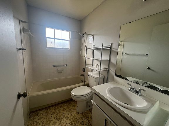5th image of 231 Marion Oaks Ln