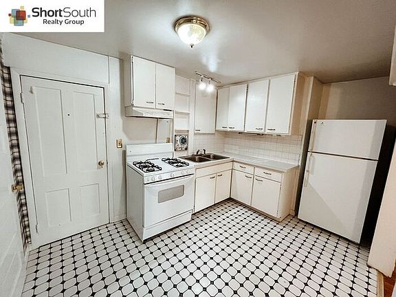 5th image of 235 Lafayette Ave NE APT 3