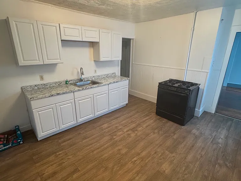 16-18 Alderman St #1 — Photo 1