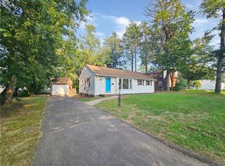 34 Joyce St, Bloomfield, CT 06002
