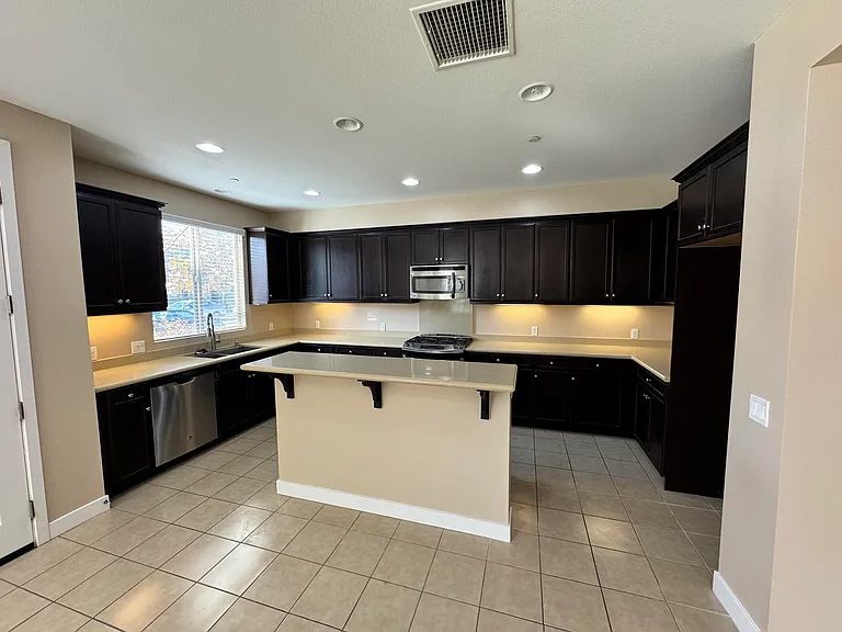 Kitchen with big island