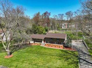 33 Stone Ledge Rd, Upper Saddle River, NJ 07458