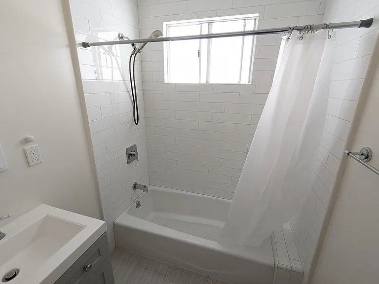 1320 N Martel Ave #7 — Photo 13