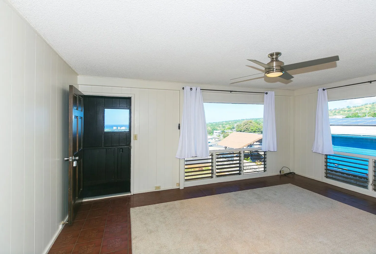 Amazing views, spacious floorplan, bonus family room, huge yard and more! — Photo 3