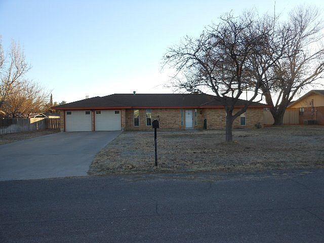 1st image of 829 Oxford Dr