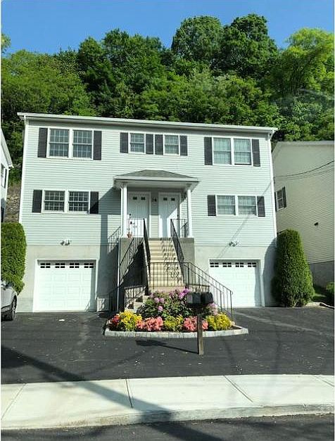 1st image of 34 Washington Pl E #B