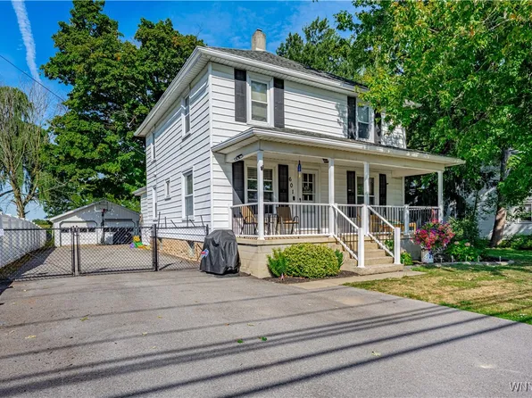 601 Lake St, Wilson, NY 14172