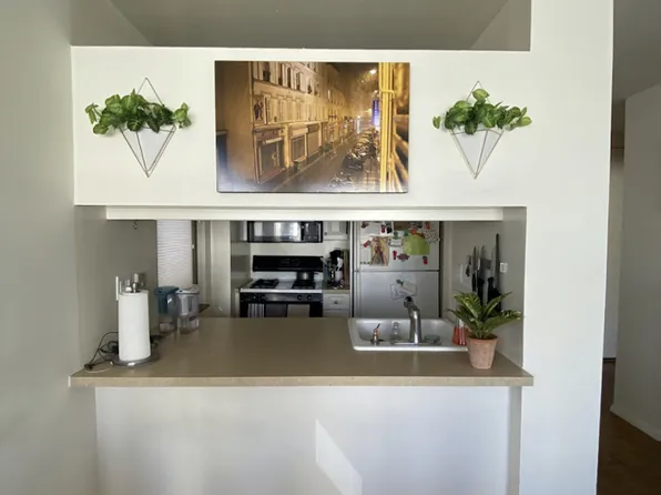 350 West 50th Street image 5 of 17