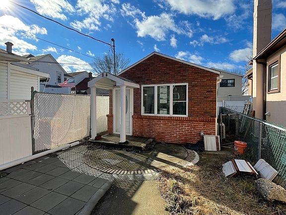 2nd image of 84 McLaughlin St #Fh
