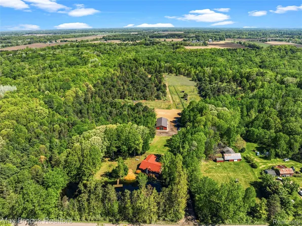 892 W Barnes Lake Rd, Columbiaville, MI 48421
