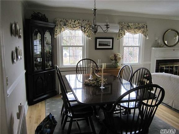 4th image of 166 Christian Ave