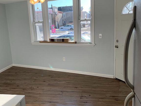 3rd image of 323 19th St Unit 1