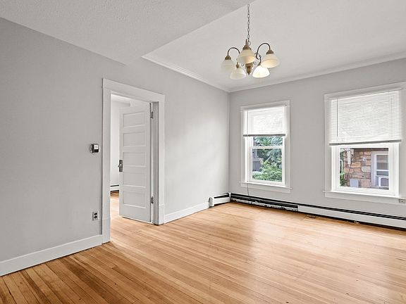 2nd image of 1028 Pleasant St #2
