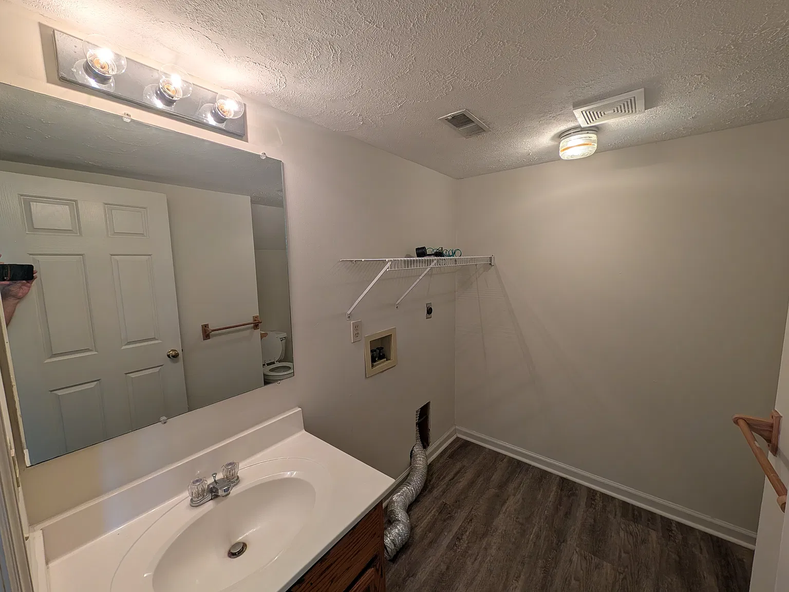 160 S Keeneland Dr — Photo 2
