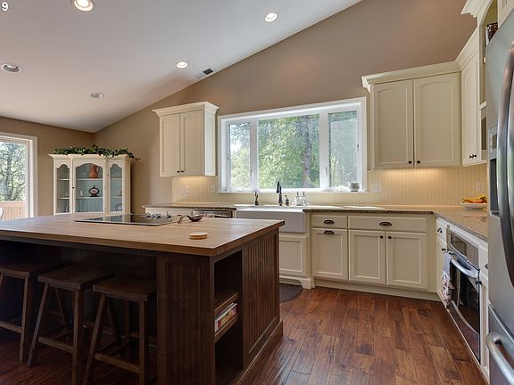 5th image of 3038 NE Karen Ct