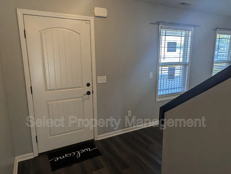 4 bed, 2.5 bath, 2226 sqft, $2,349 — Photo 4