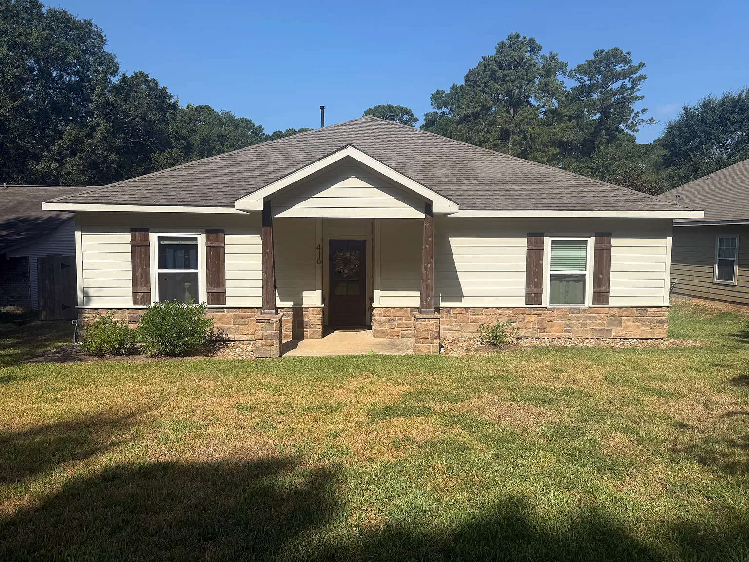 4 bed, 1996 sqft, $1,850 — Photo 1