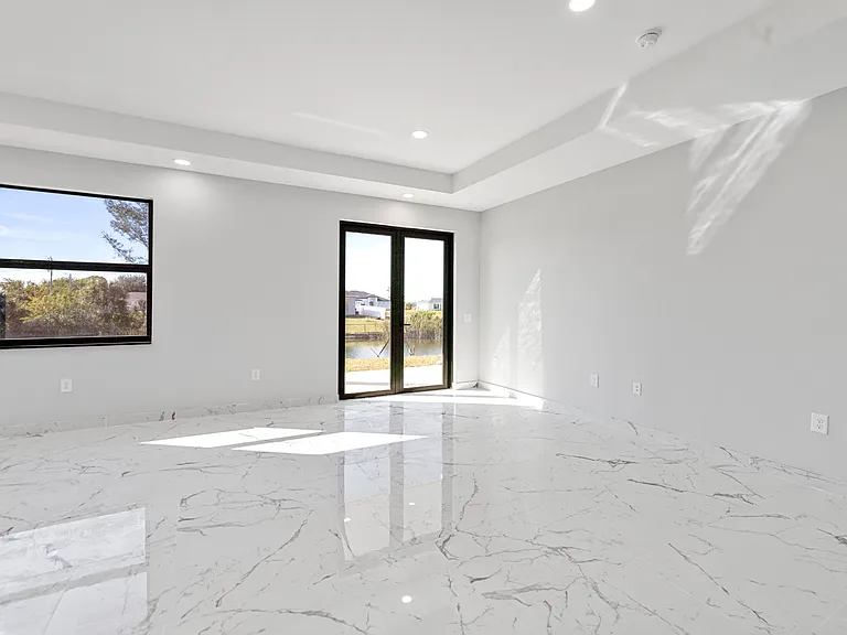 3010 NE 1st Pl — Photo 4