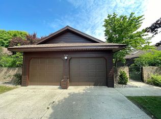946 Hammond Pl N, Traverse City, MI 49686