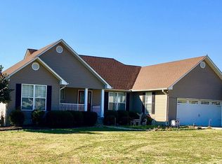 37 Willow Lake Cir, Guntersville, AL 35976