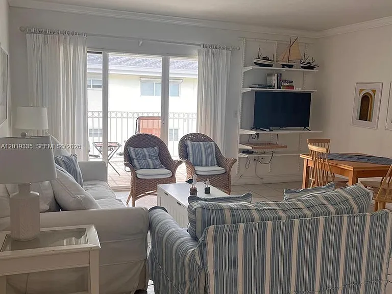 290 Sunrise Dr #208 — Photo 5