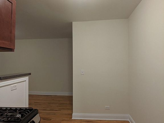 5th image of 544 W Wellington Ave #212