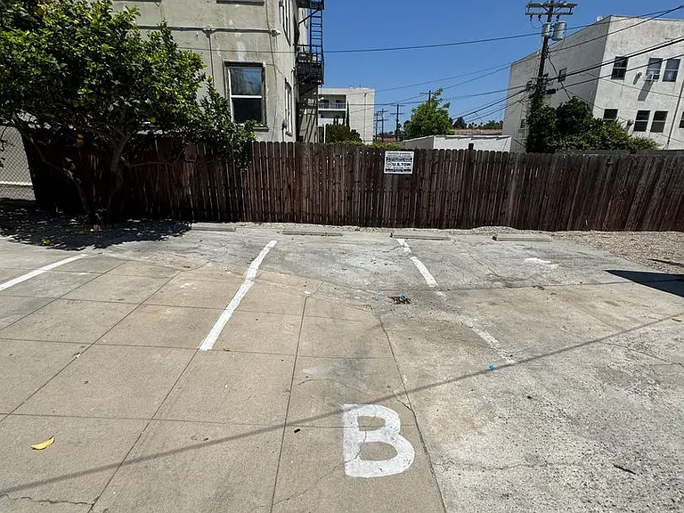 244 S Alexandria Ave — Photo 24