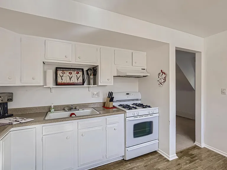 528 Pratt St — Photo 11