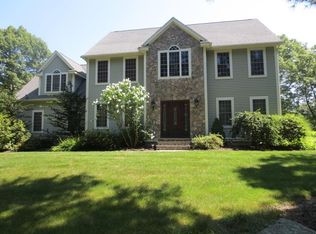 7 Acorn Dr, Uxbridge, MA 01569
