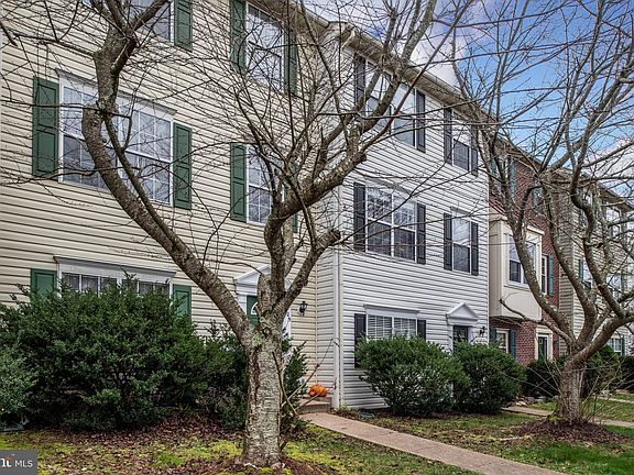 2nd image of 105 Clint Ln