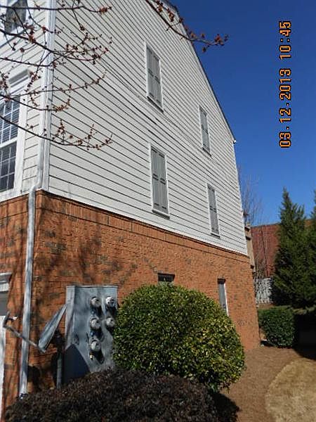 2nd image of 3915 Howell Park Rd