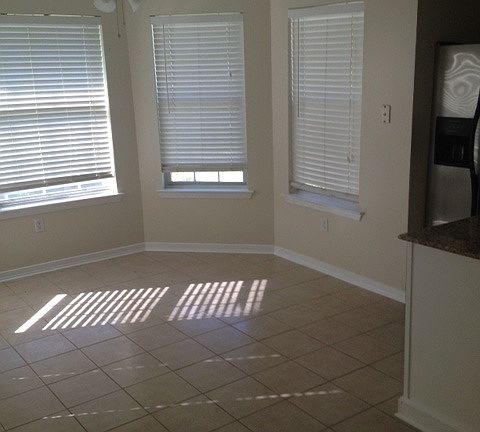 5th image of 2724 Long Branch Dr