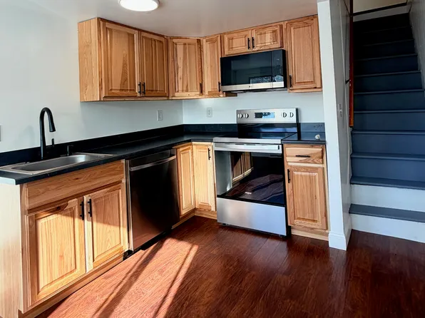 96 Center St #1-2, Wolfeboro, NH 03894