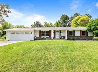 N81W18201 Tours Dr, Menomonee Falls, WI