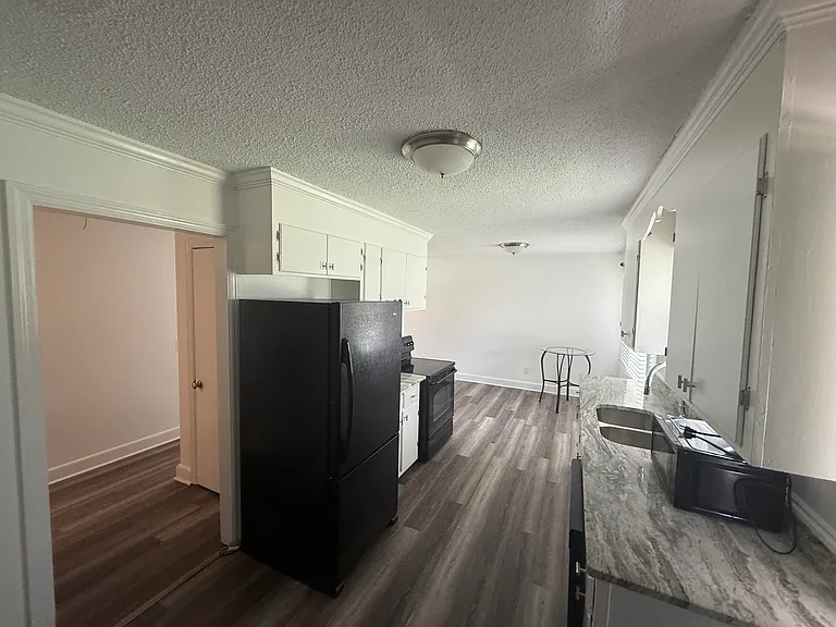 1808 W Higgins St — Photo 3